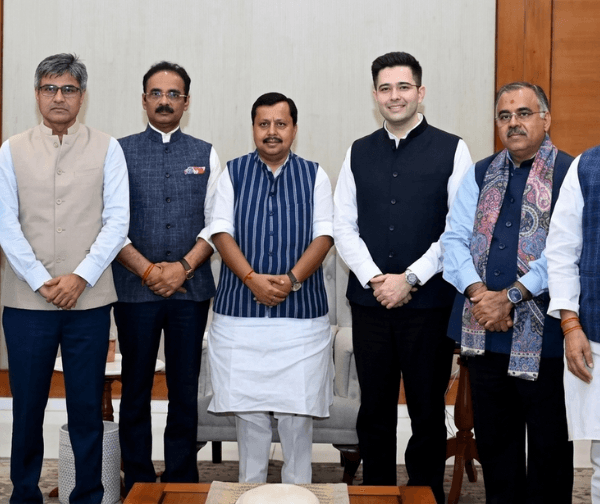 రాజ్యసభలో సంచలనం: ఏడుగురు ఆప్ ఎంపీలు భాజపాలో విలీనం! - Udayam Digital