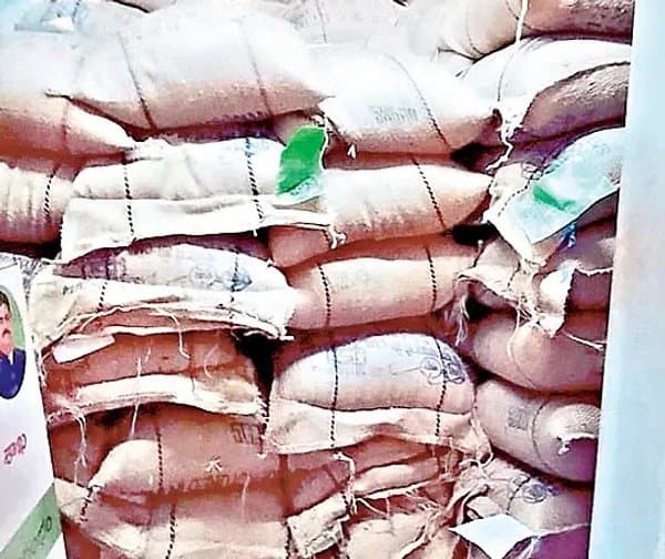 రేషన్‌లో మాయ.. కోట్లలో విక్రయం