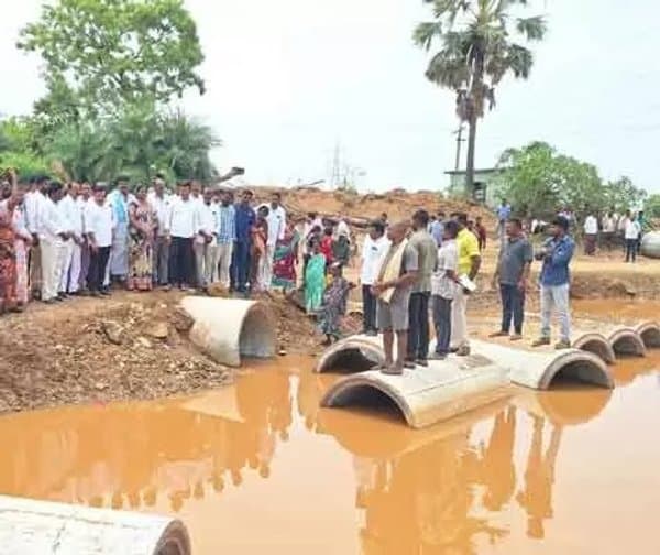 పగిడేరు బ్రిడ్జిని వెంటనే పూర్తి చేయాలి - Udayam Digital