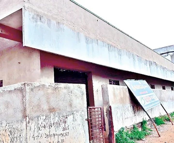 నకిలీ ఎరువులపై రైతుల ఆందోళన