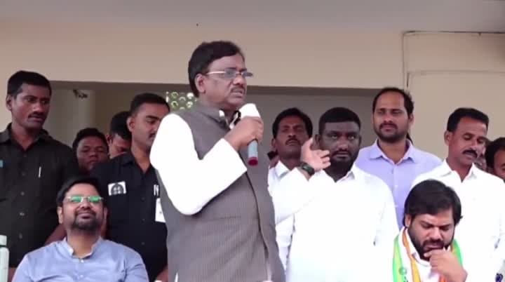 రాష్ట్రంలో 50 వేల టీచర్ ఉద్యోగాలు భర్తీ: వివేక్