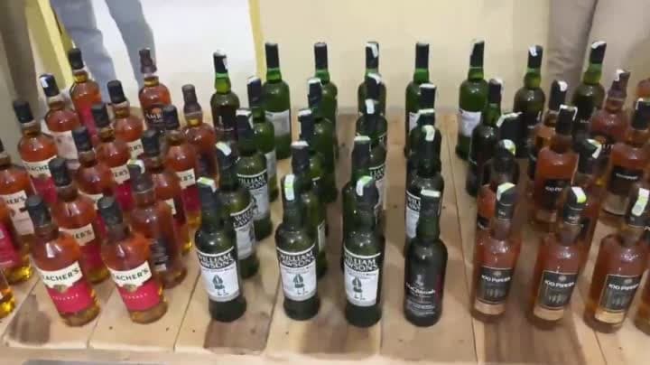అమీర్‌పేటలో డిఫెన్స్‌ మద్యం స్వాధీనం