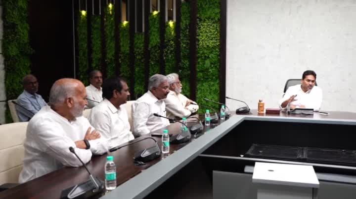 స్థానిక ఎన్నికలకు వైసీపీ సిద్ధం