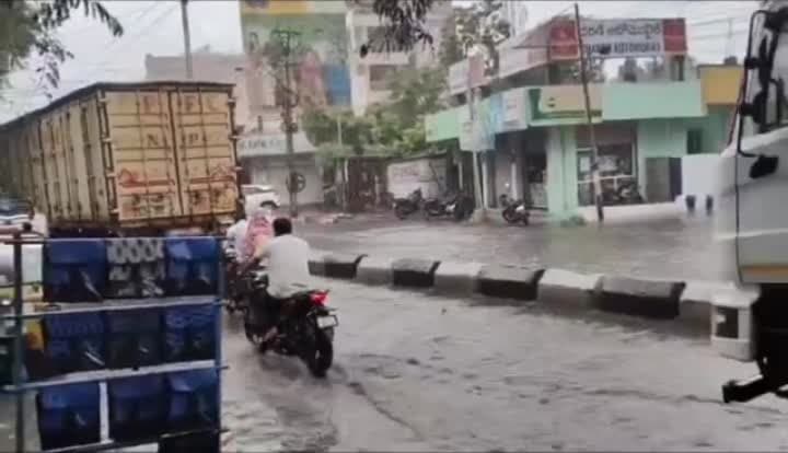 ఏపీలో పలు జిల్లాల్లో భారీ వర్షాలు