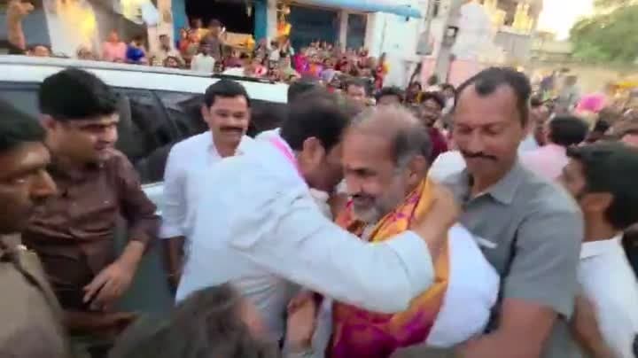 కేటీఆర్‌, ఆది శ్రీనివాస్‌ ఎదురెదురు.. పరస్పర పలకరింపు