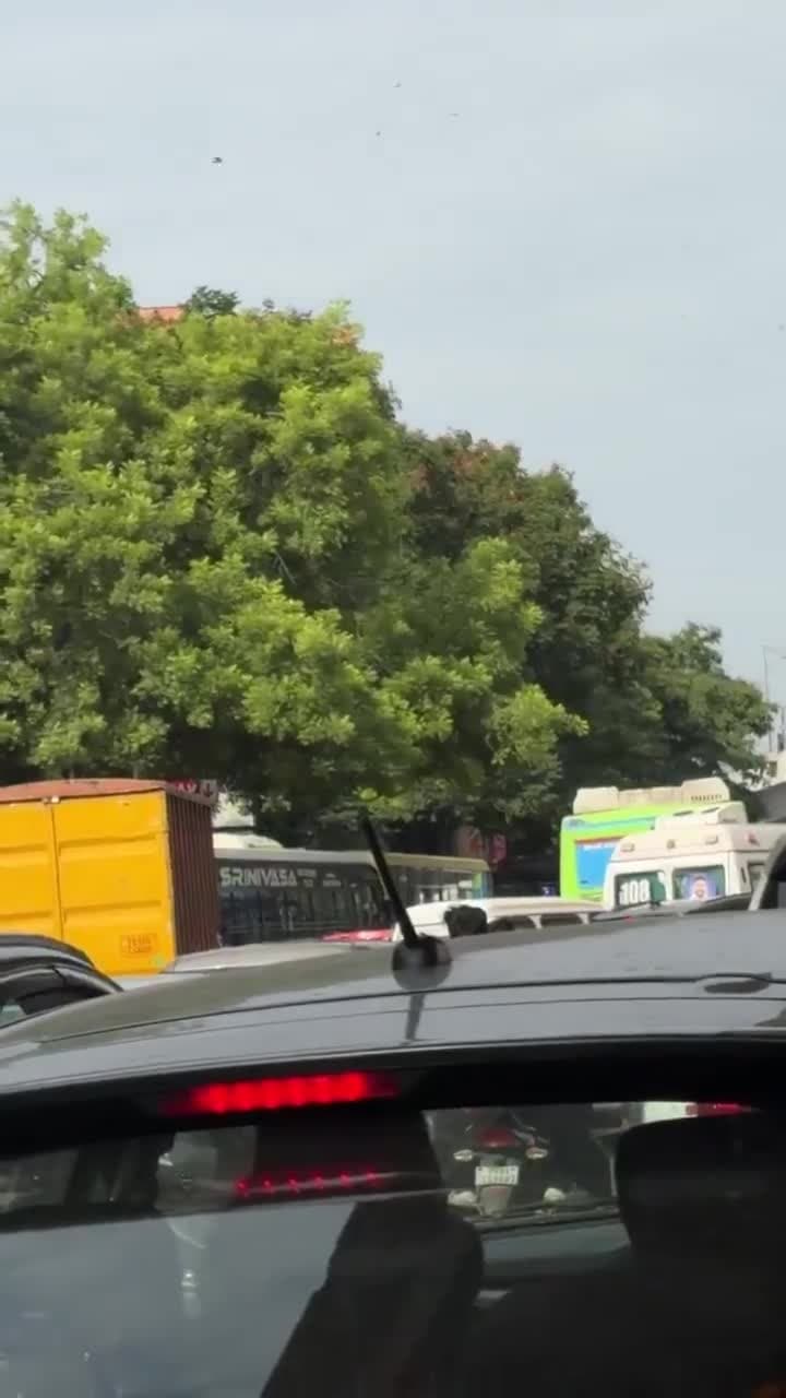 బేగంపేటలో భారీగా ట్రాఫిక్‌ జామ్‌