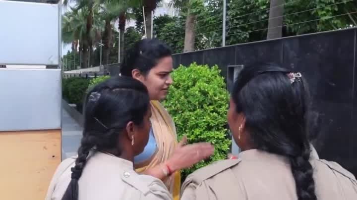 రజిని ఘటనపై ఎస్ఐపై వేటుకు ఆదేశం