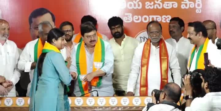 బీజేపీలో చేరిన డ్యాన్స్‌ కొరియోగ్రాఫర్‌ శ్రష్టి వర్మ