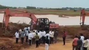 మట్టి అక్రమ తవ్వకాలపై వైసీపీ ఆగ్రహం