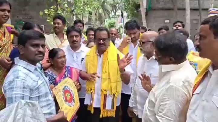 టీడీపీ ప్రచారంలో మహిళ ప్రశ్నలు