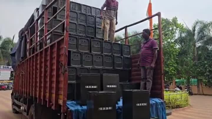 గుడివాడకు చేరిన 350 బ్యాలెట్ బాక్సులు
