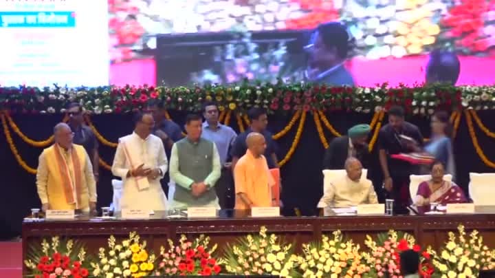 రామ్‌నాథ్ కోవింద్ ఆత్మకథను ఆవిష్కరించిన యోగి ఆదిత్యనాథ్