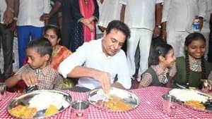 విద్యార్థులతో కేటీఆర్ మధ్యాహ్న భోజనం