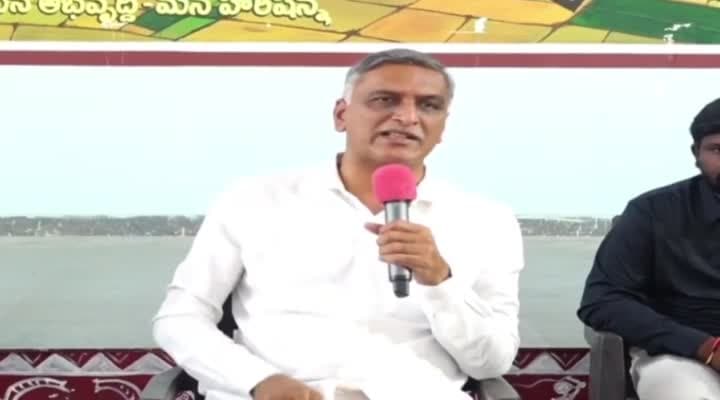 రైతు బీమా ఇవ్వకుంటే బాధిత కుటుంబాలతో కలిసి ముట్టడిస్తాం: హరీశ్ రావు