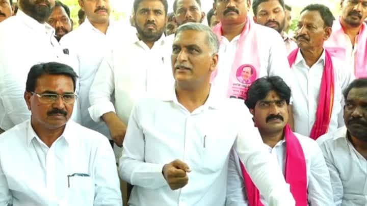 వలసలకు కాంగ్రెస్ ప్రభుత్వమే కారణం: హరీశ్ రావు