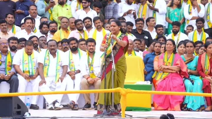 కాంగ్రెస్‌ పై కవిత విమర్శలు
