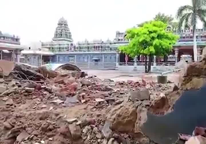 కాళేశ్వరం గర్భగుడి తొలగింపు - Udayam