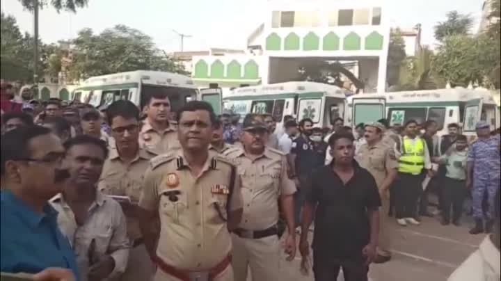 ఢిల్లీలో కుప్పకూలిన 5 అంతస్తుల భవనం
