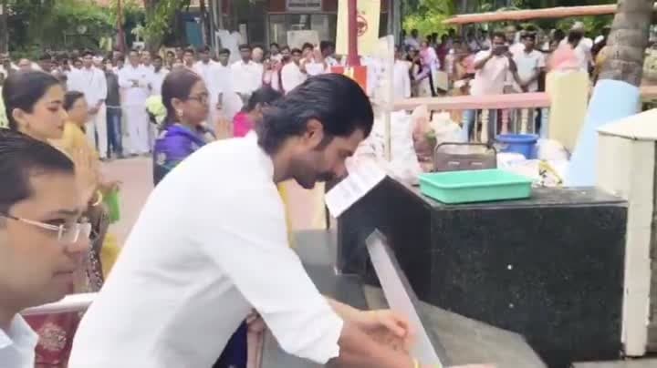 పుట్టపర్తిలో విజయ్ దేవరకొండ