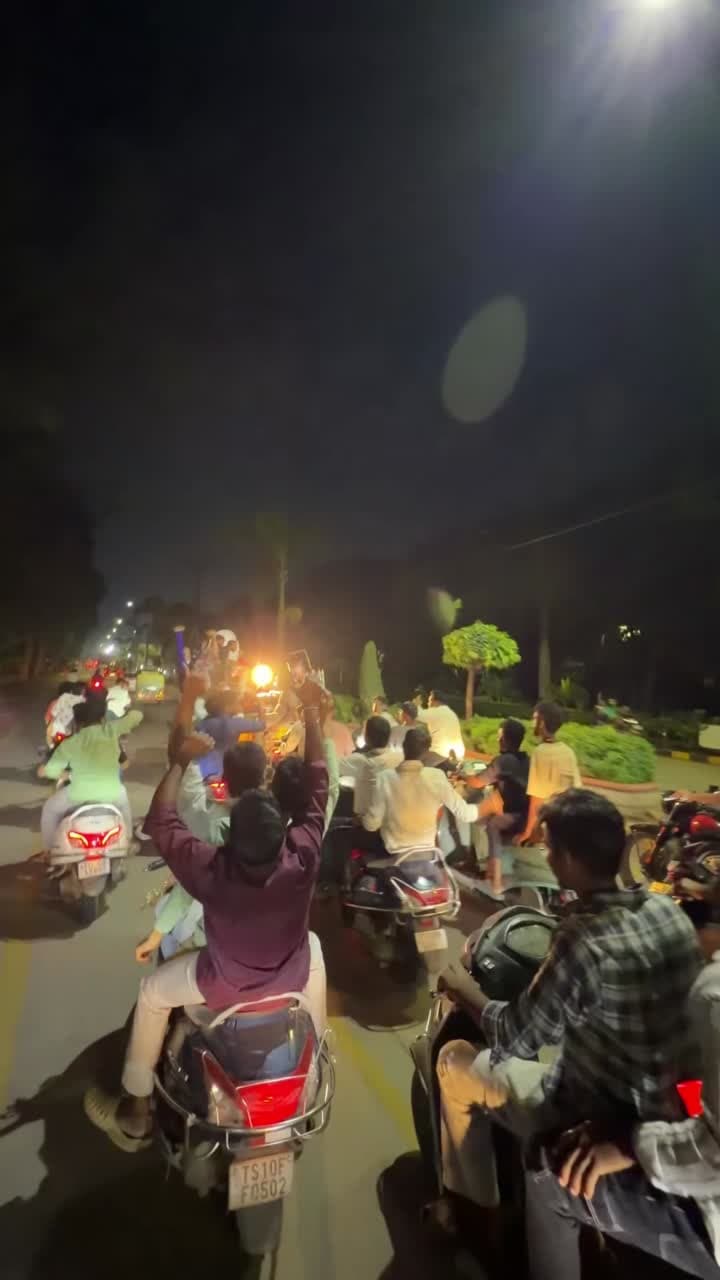 ట్యాంక్‌బండ్‌పై కేసీఆర్‌ పాటల సందడి