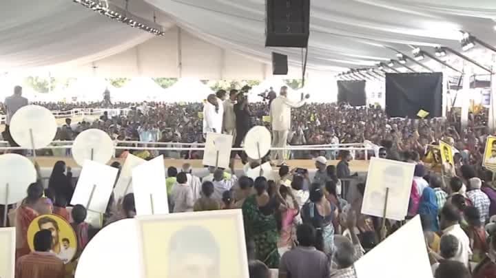 ‘పేదలకు పట్టాభిషేకం’ కార్యక్రమంలో చంద్రబాబు