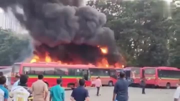 బస్ డిపోలో భారీ మంటలు.. 10 బస్సులు దగ్ధం