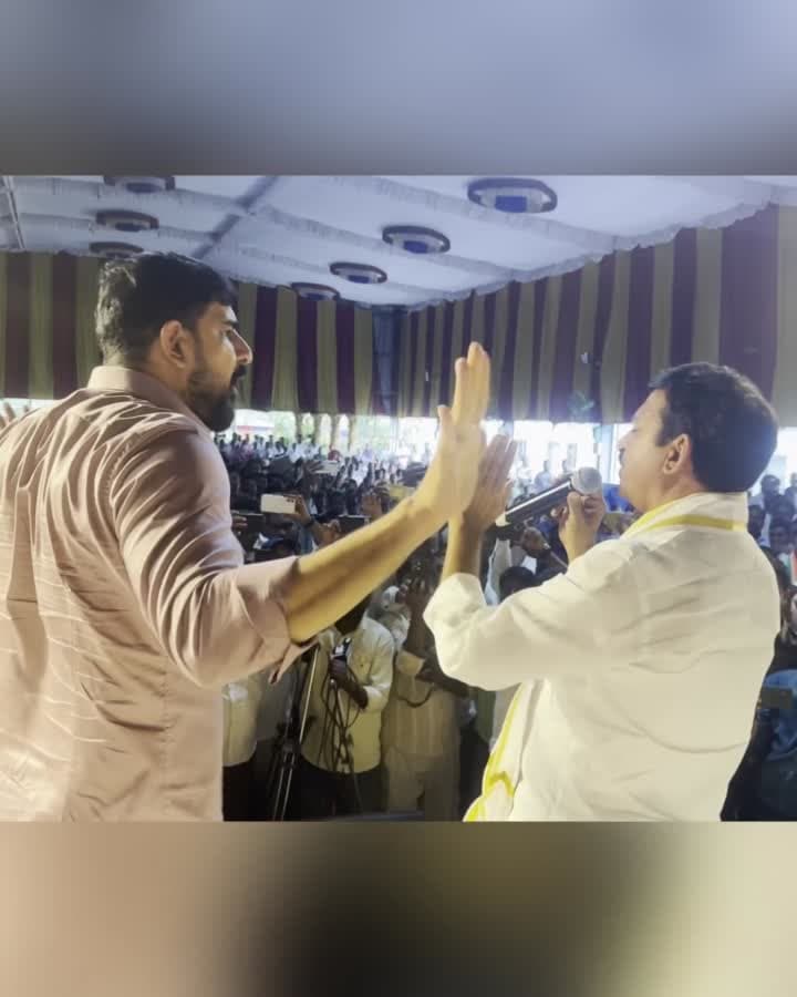 ప్రభుత్వ వేదికలపై రాజకీయాలు చేయొద్దు