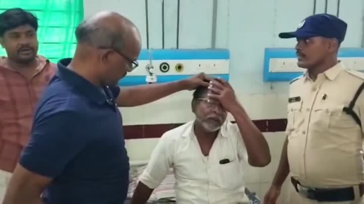 వరంగల్ ఎంజీఎంలో పైకప్పు పెచ్చులు ఊడి ముగ్గురికి గాయాలు