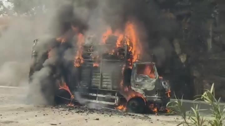 ముంబై–నాసిక్‌ హైవేపై లారీకి మంటలు