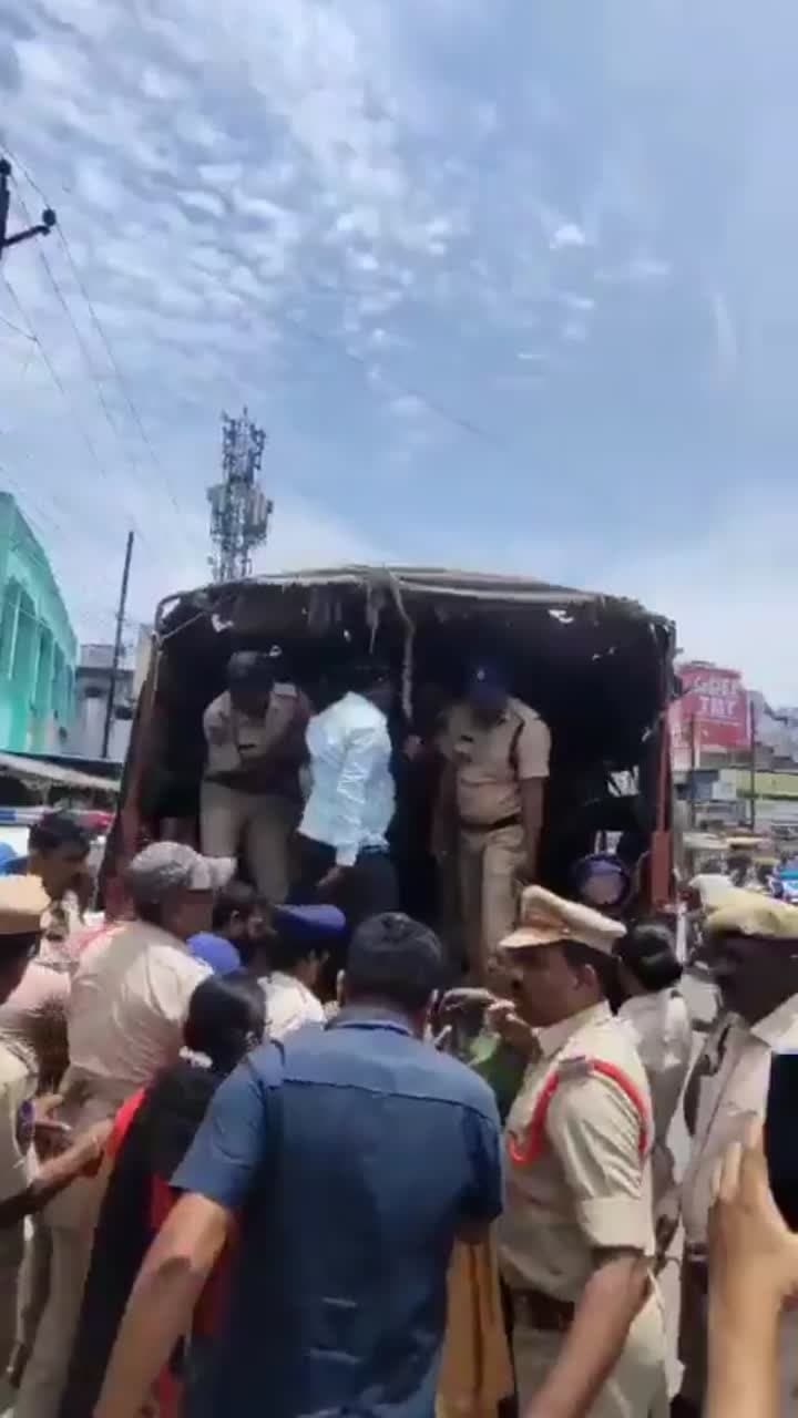 విగ్రహ తొలగింపుపై బీఆర్‌ఎస్‌ ఆగ్రహం
