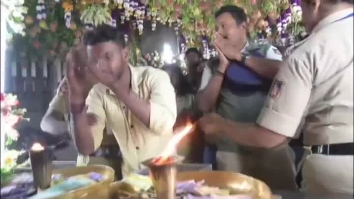 చాముండేశ్వరి దర్శనానికి పోటెత్తిన భక్తులు