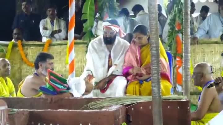 వరుణ యాగంలో మంత్రి ఉత్తమ్ కుమార్ రెడ్డి దంపతులు