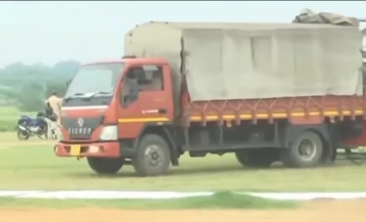 ఇంధనం లేక నిలిచిపోయిన మంత్రి హెలికాప్టర్