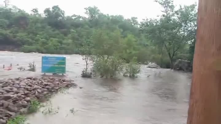 ప్రమాద స్థాయిలో బొగత జలపాతం