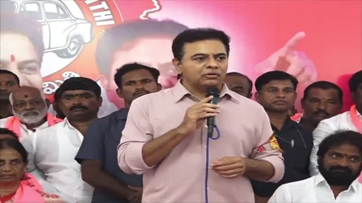 కేటీఆర్‌ పోలీసులపై విమర్శలు: కేసీఆర్‌ పాటలపై ఆంక్షలేంటి?