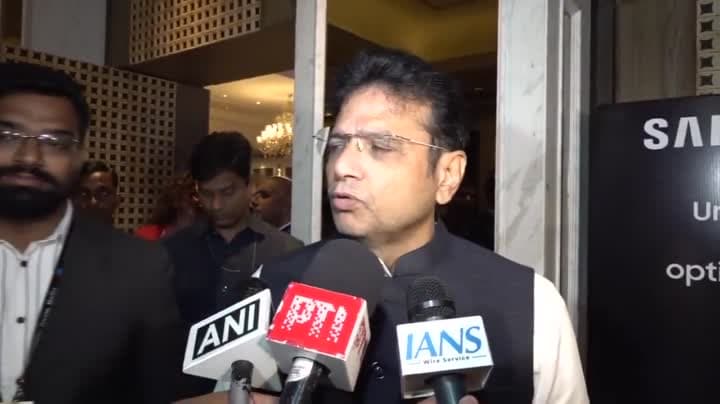 వాట్సాప్‌లో మీసేవ సేవలు: మంత్రి శ్రీధర్ బాబు  
