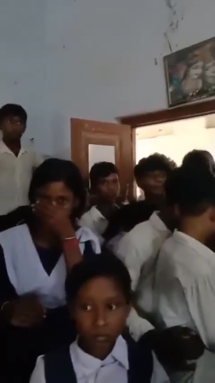 బెంగాల్‌లో మహిళా టీచర్‌పై విద్యార్థుల దాడి