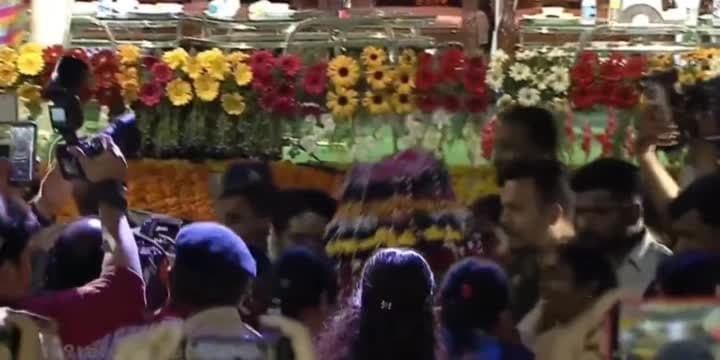 ట్యాంక్‌బండ్‌పై బతుకమ్మ వేడుకల్లో విజయ్‌, రష్మిక
