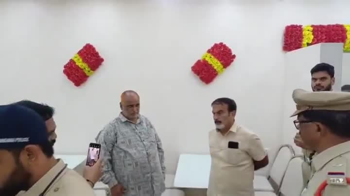 బార్కస్‌లో జోయా కన్వెన్షన్‌పై పోలీసుల తనిఖీలు