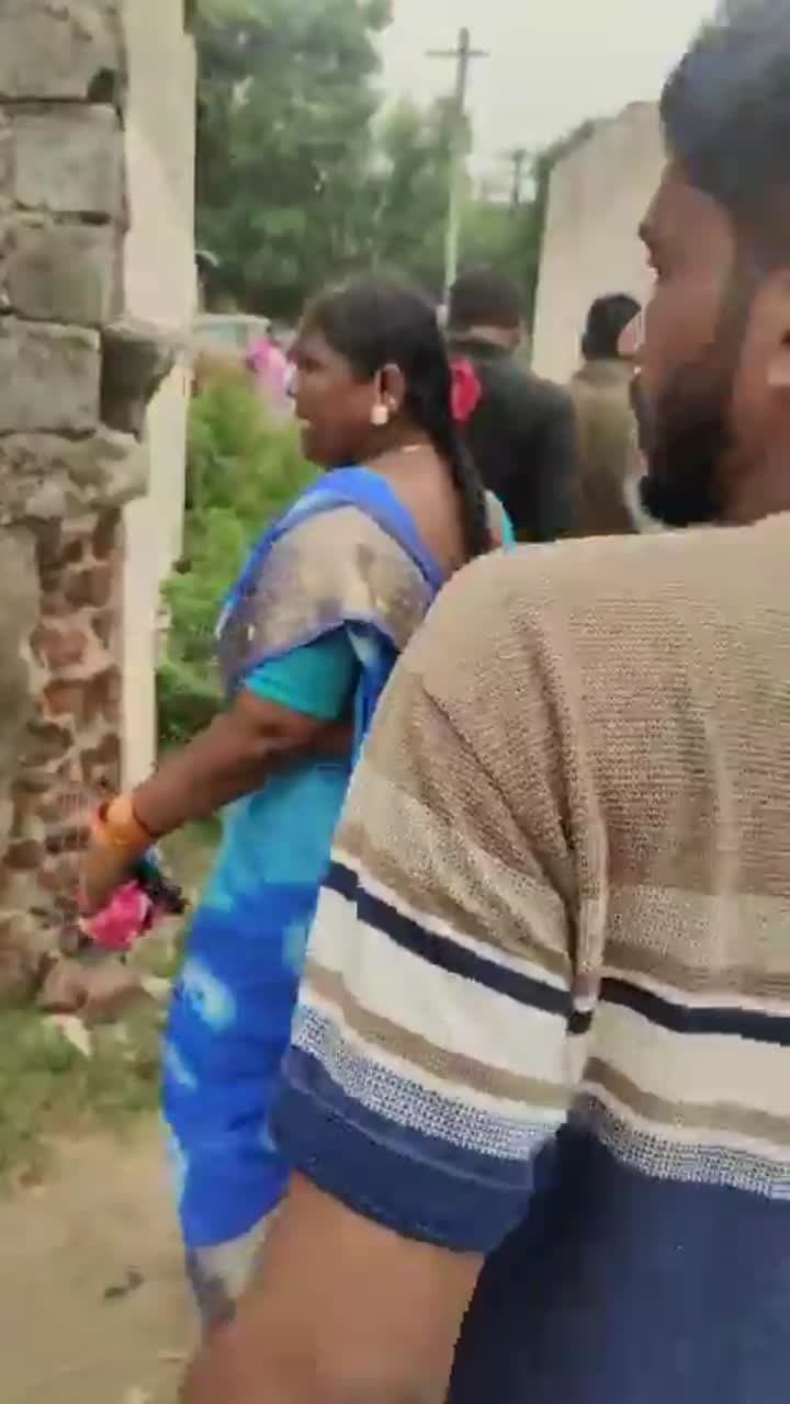 ఎంజీఎం వద్ద పోలీసుల తీరుపై మహిళల ఆగ్రహం