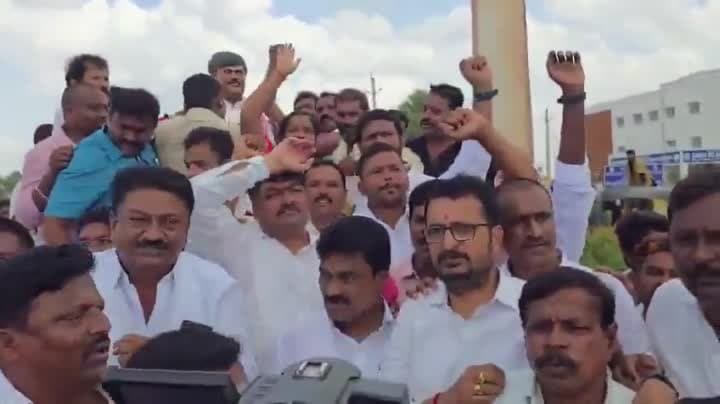 నర్సంపేటలో పెద్ది సుదర్శన్‌రెడ్డి విగ్రహ ప్రతిష్ఠ