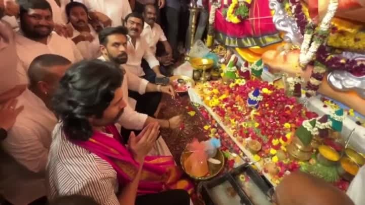 బాలాపూర్ గణేశుడిని దర్శించుకున్న విజయ్ దేవరకొండ
