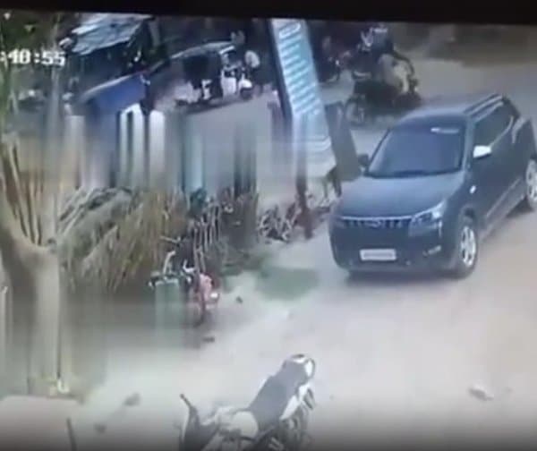 భర్తను రెడ్ హ్యాండెడ్‌గా పట్టుకున్న మహిళ