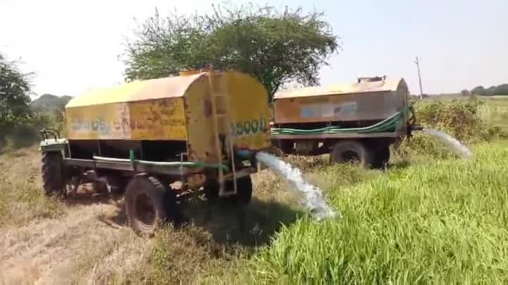 సాగునీటి కష్టాలు.. ట్యాంకర్ నీటితో పంటకు ప్రాణం