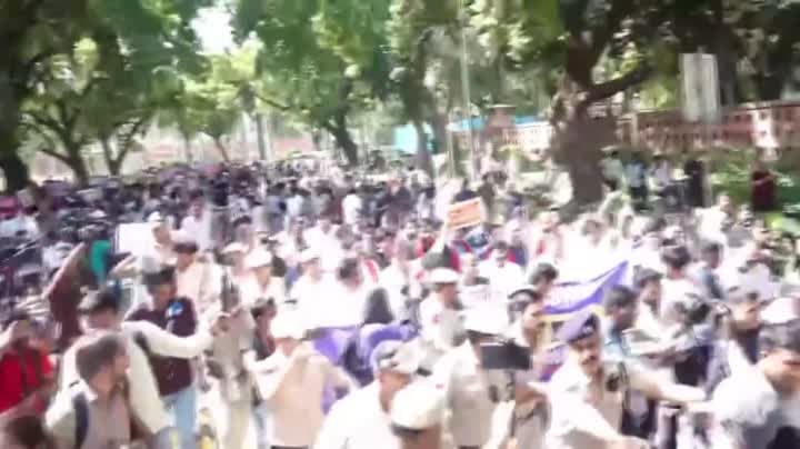 ఇండి కూటమి నేతల మార్చ్.. CEC జ్ఞానేశ్ కుమార్ రాజీనామాకు డిమాండ్