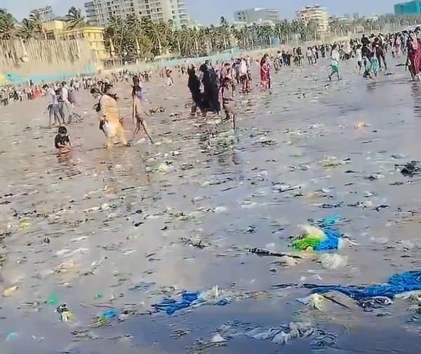 జుహూ బీచ్‌లో వైరల్ అవుతున్నదేంటి?