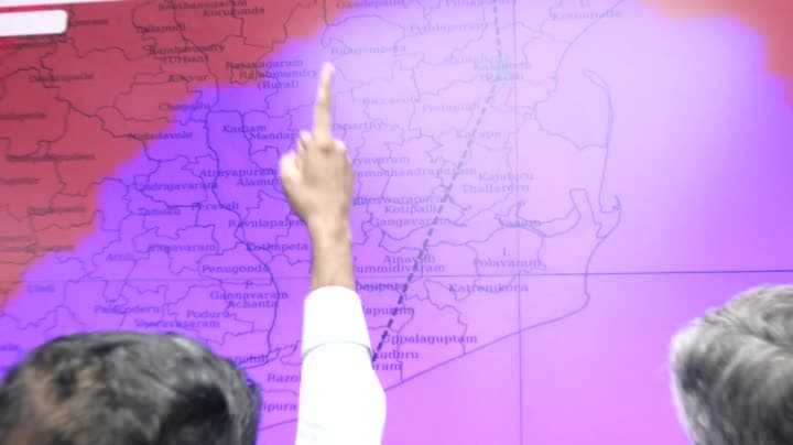 ఆర్టీజీఎస్‌ నుంచి తుఫాను పరిస్థితిని సమీక్షించిన చంద్రబాబు