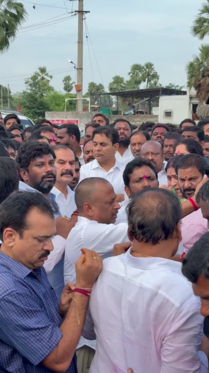 పెద్ది అంతిమయాత్రలో కేటీఆర్