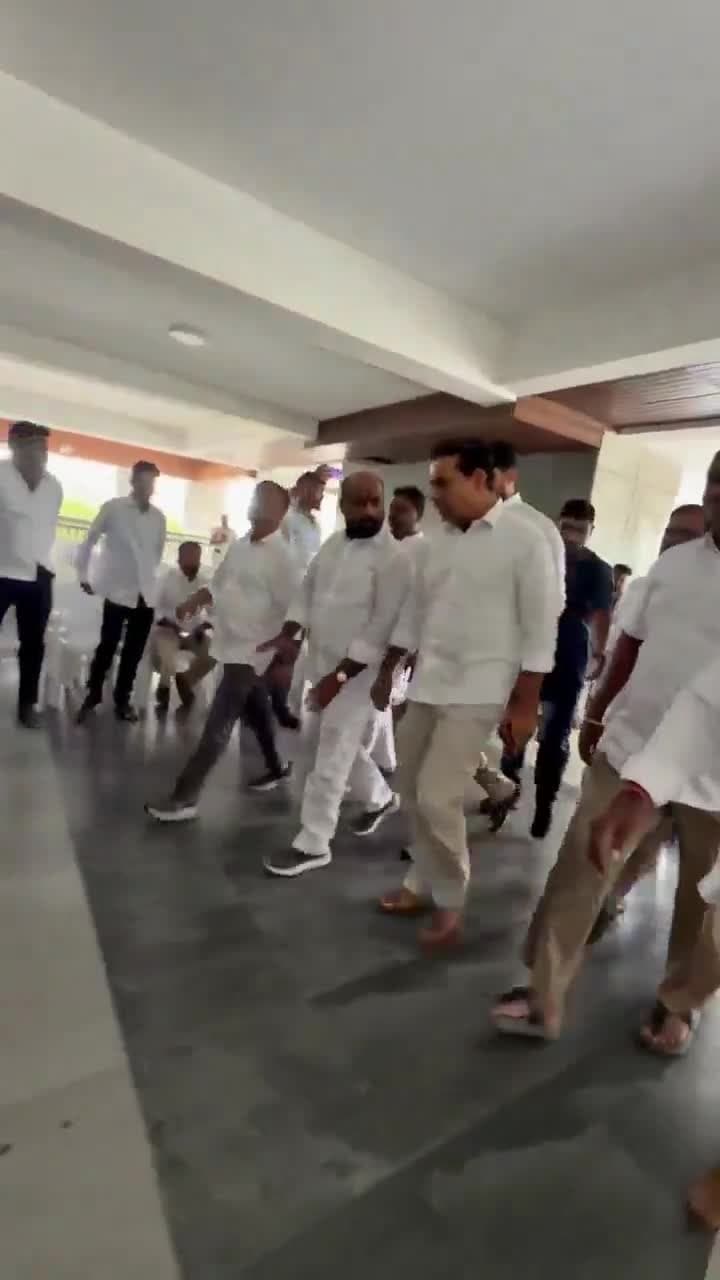 మేనమామ మృతి: ఆల్వాల్‌ చేరుకున్న KTR