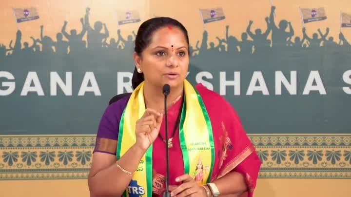 భూబాధితుల తరఫున పోరాడతాం: కవిత
